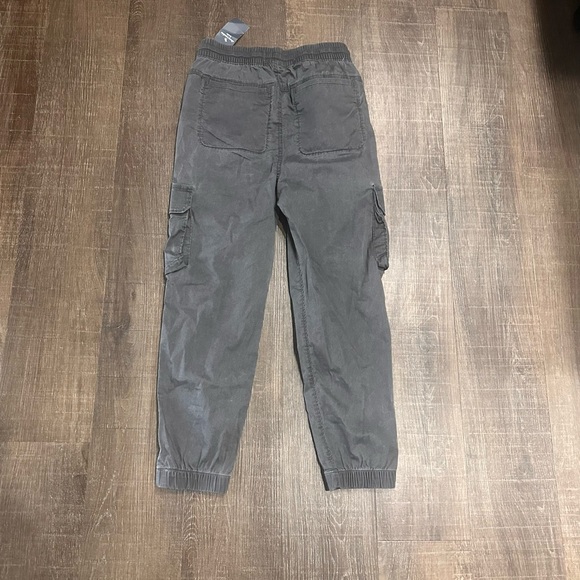 Abercrombie Kids Gray Cargo Pants Size 7/8 - Picture 2 of 7